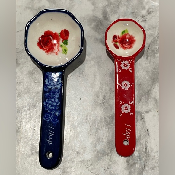 The Pioneer Woman Nesting Measuring Bowls & Spoons Set 8 piece Floral Stoneware - Picture 6 of 16